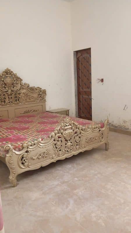 LADIES FURNISHED ROOM VVIP TYPE NEAR EXPO CENTRE 24HR WATER & ELECTRIC 8