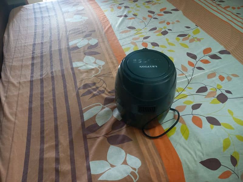 Air fryer for urgent sale purchased from Dubai 4