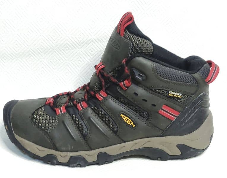 Imported pre owned shoes. keen merrel lowa salomon 14