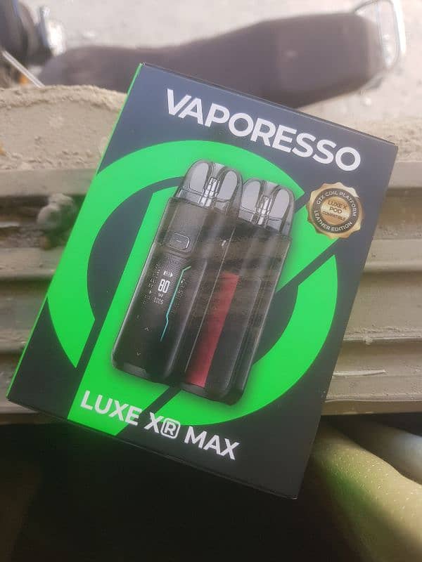 VAPORESSO LUXE XR MAX WITH BOX , CABLE & NEW COIL INSTALLED 8