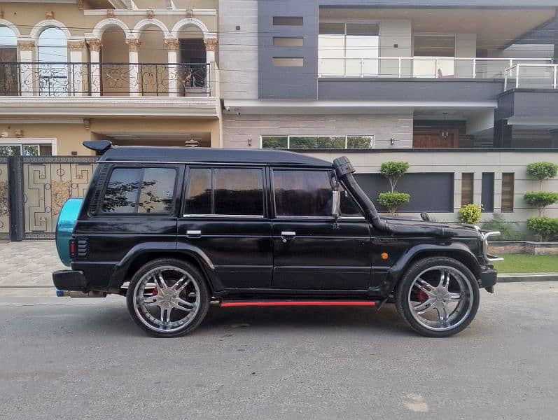 Mitsubishi Pajero 1988 0