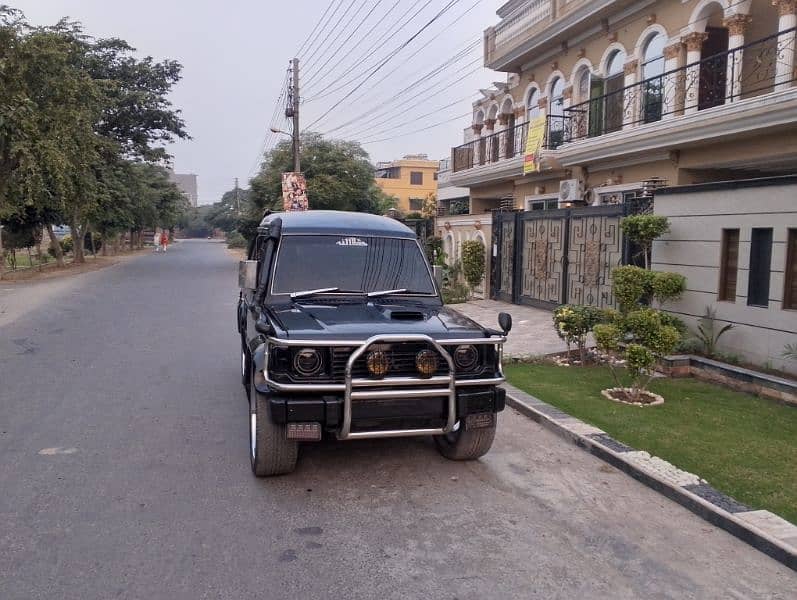 Mitsubishi Pajero 1988 3