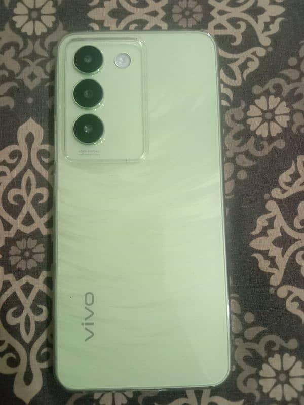 vivo y100 with box used for 5days 3