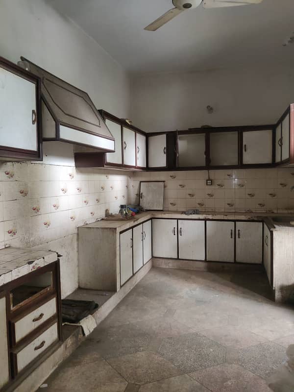 ALLAMA IQBAL TOWN 1 KANAL SEMI COMMERCIAL HOUSE URGENT FOR RENT IN PRIME LOCATION 2