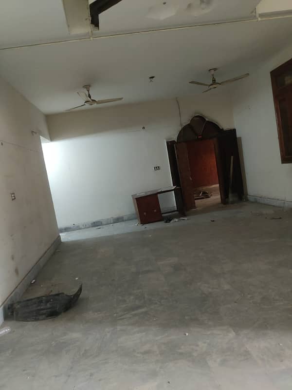 ALLAMA IQBAL TOWN 1 KANAL SEMI COMMERCIAL HOUSE URGENT FOR RENT IN PRIME LOCATION 9