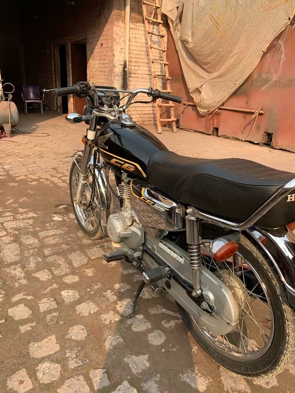 self start honda 125 total 24000 chala ha total paper ok ha 10