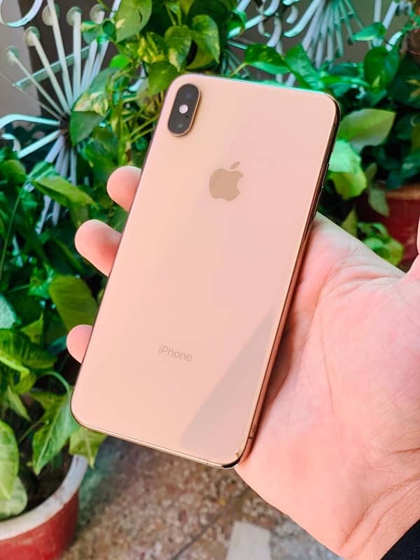 i m selling iphone xsmax pta approved 1