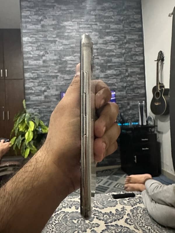 iphone 11 pro max pta with box 2