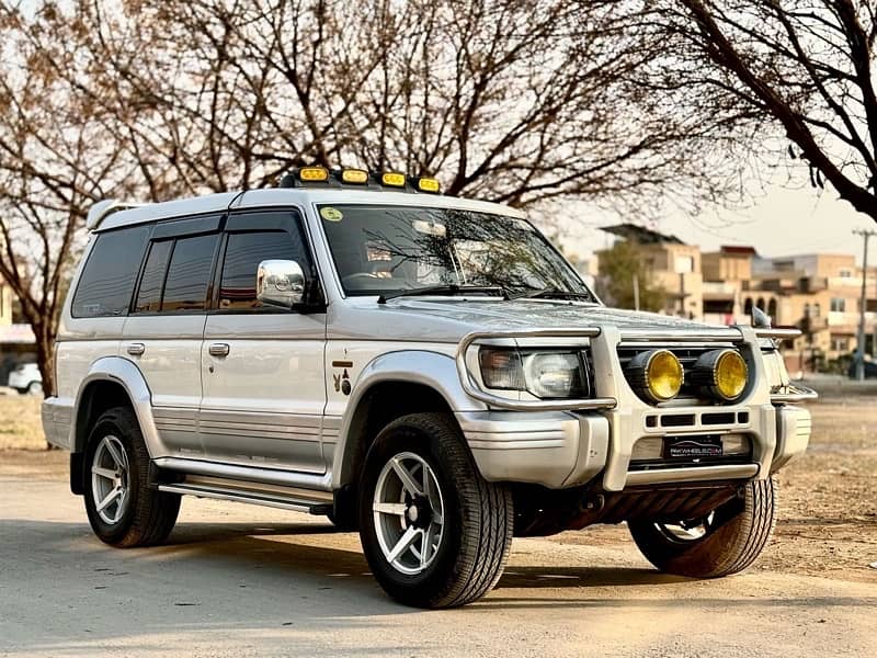 Mitsubishi Pajero 1992 3