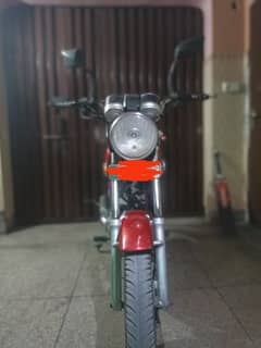 Suzuki GS 150 colour Red