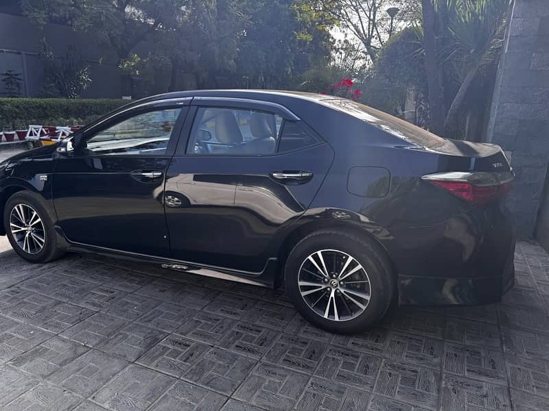 Toyota Corolla Altis 2017 3