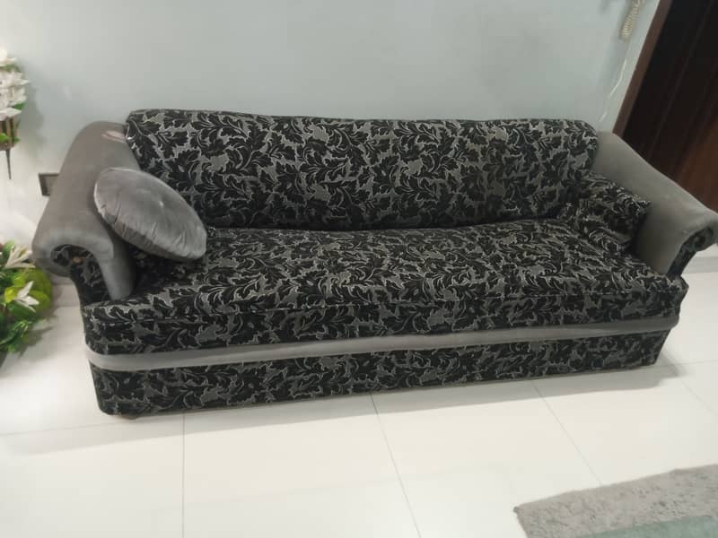 7 seater used sofa set 0