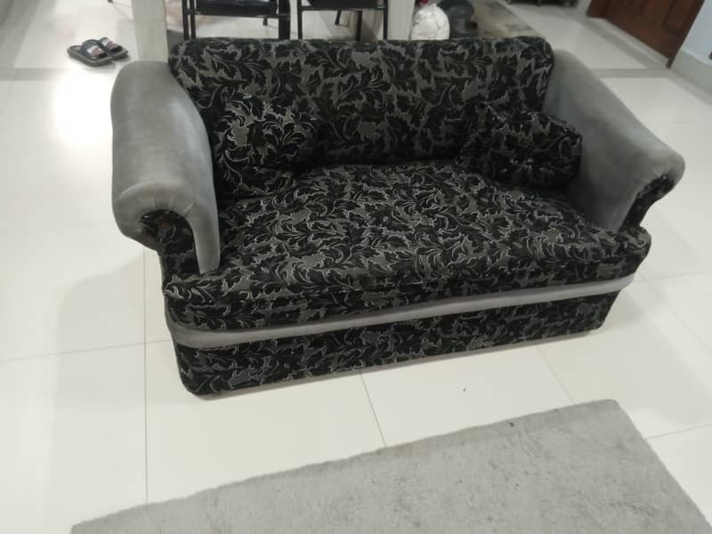 7 seater used sofa set 1