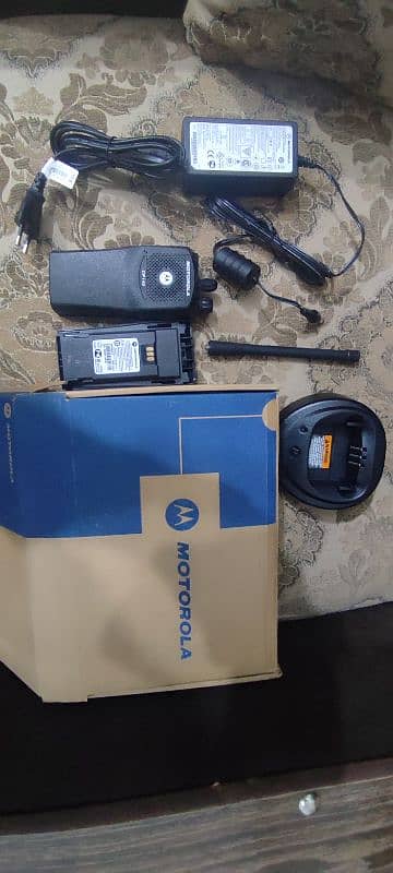 Motorola CP-140 Portable Radio 3