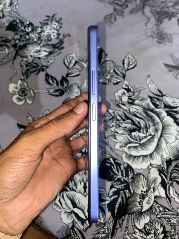 vivo Y17s 6+6 128 GB LIKE NEW BOX AND CHARGER 1