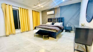 Furnish laxry apartment bahria town lahore par day weekly available for rent