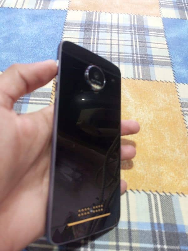 Moto z salmi 6