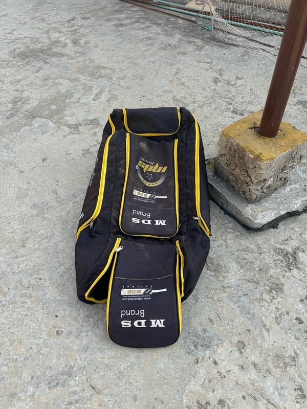 cricket professional kit bag with tyres only 6monthes used urgent sale 3