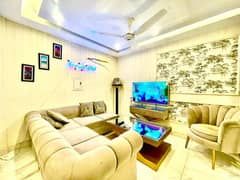 Furnish laxry apartment bahria town lahore par day weekly available for rent