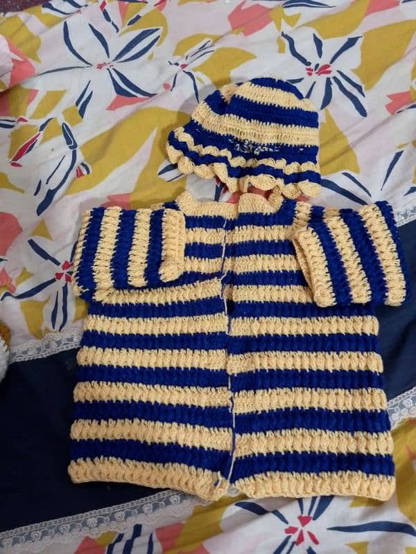 Baby wool dresses very Beautiful in new condition 1