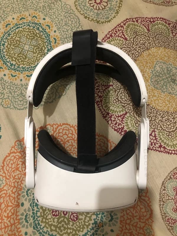 Oculus Quest 2 - 128 GB VR Headset 0