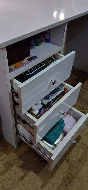 Executive tabel/Makeup table/study tabel 1