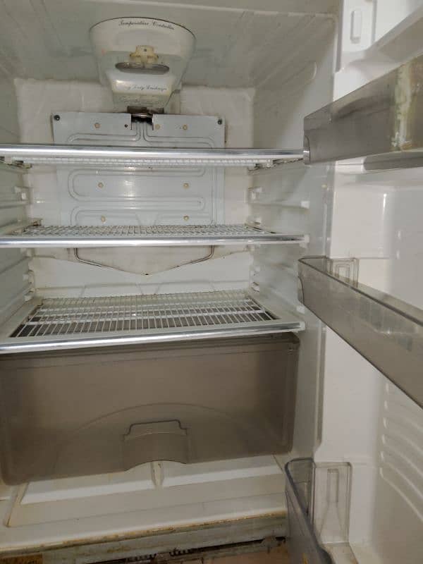 dabal dor fridge ha 10/8 condition ha Chalo halat ma ha 1