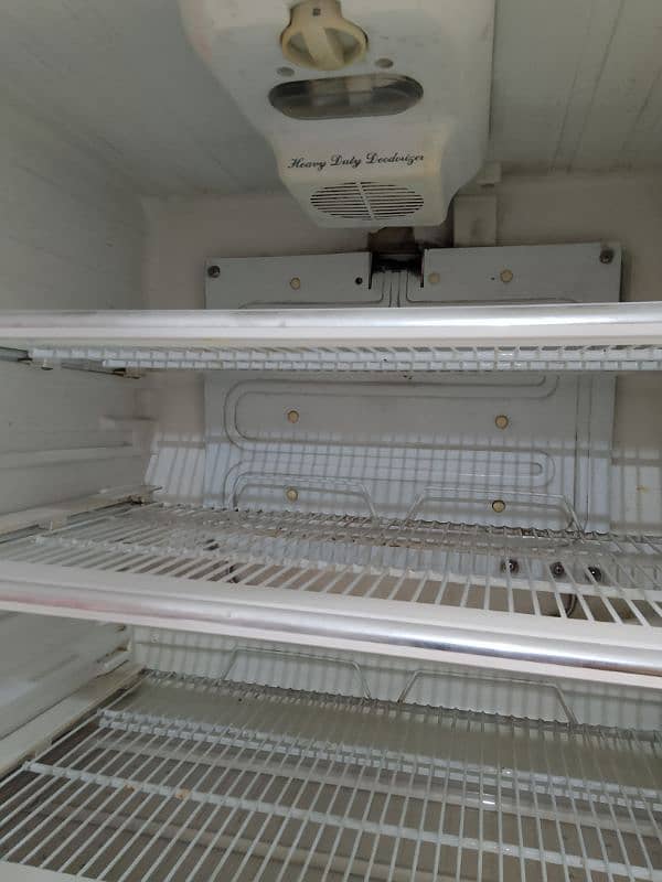 dabal dor fridge ha 10/8 condition ha Chalo halat ma ha 2