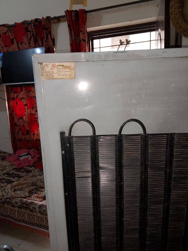 dabal dor fridge ha 10/8 condition ha Chalo halat ma ha 10