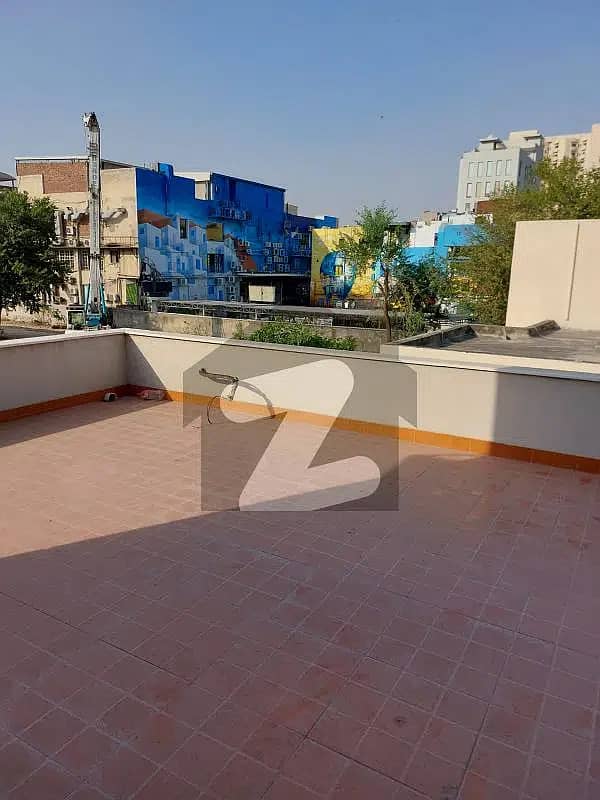 Gulberg Liberty 4.5 Kanal House Prime Location Near To Apartment And Building 11