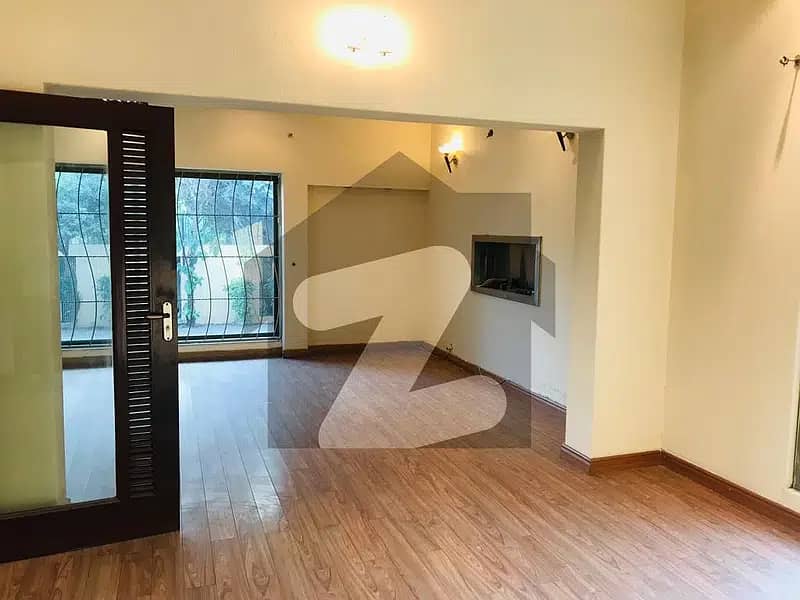 Gulberg Liberty 4.5 Kanal House Prime Location Near To Apartment And Building 13