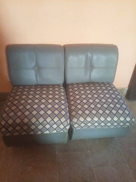 2 single sofa in very good condition with single spring mattress 0