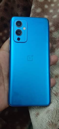 i am selling my OnePlus 9 12/256 5 line in display