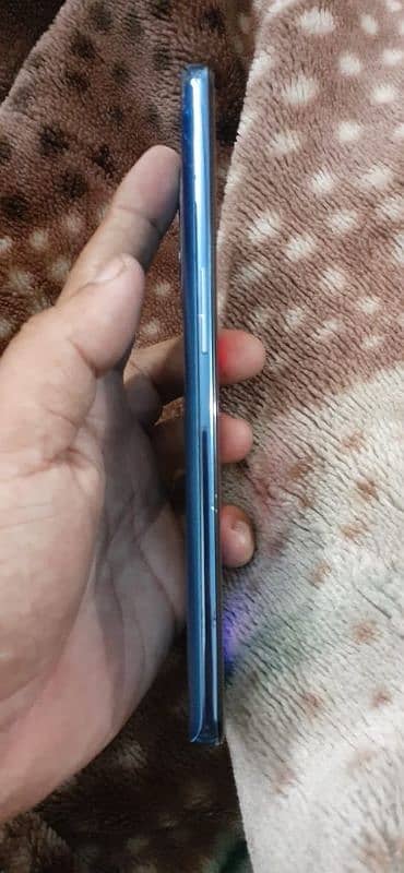 i am selling my OnePlus 9 12/256 5 line in display 1