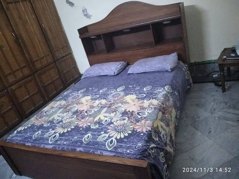 Queen Size Wooden Bed 0