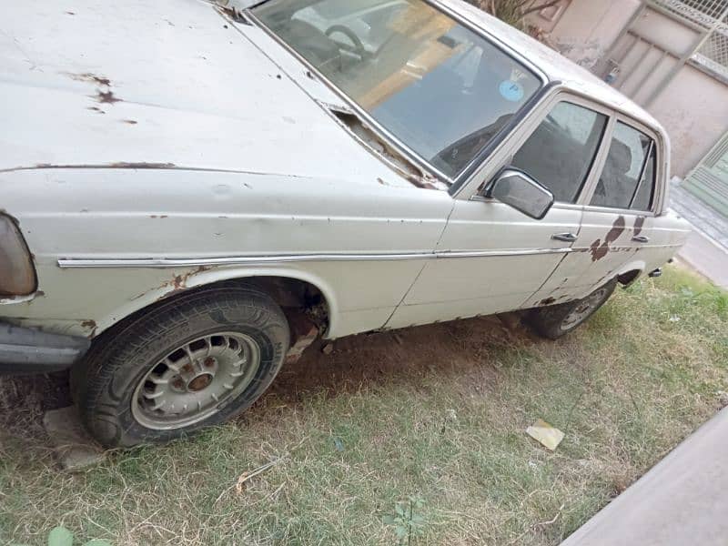 Mercedes benz W123 E Class 1982 14