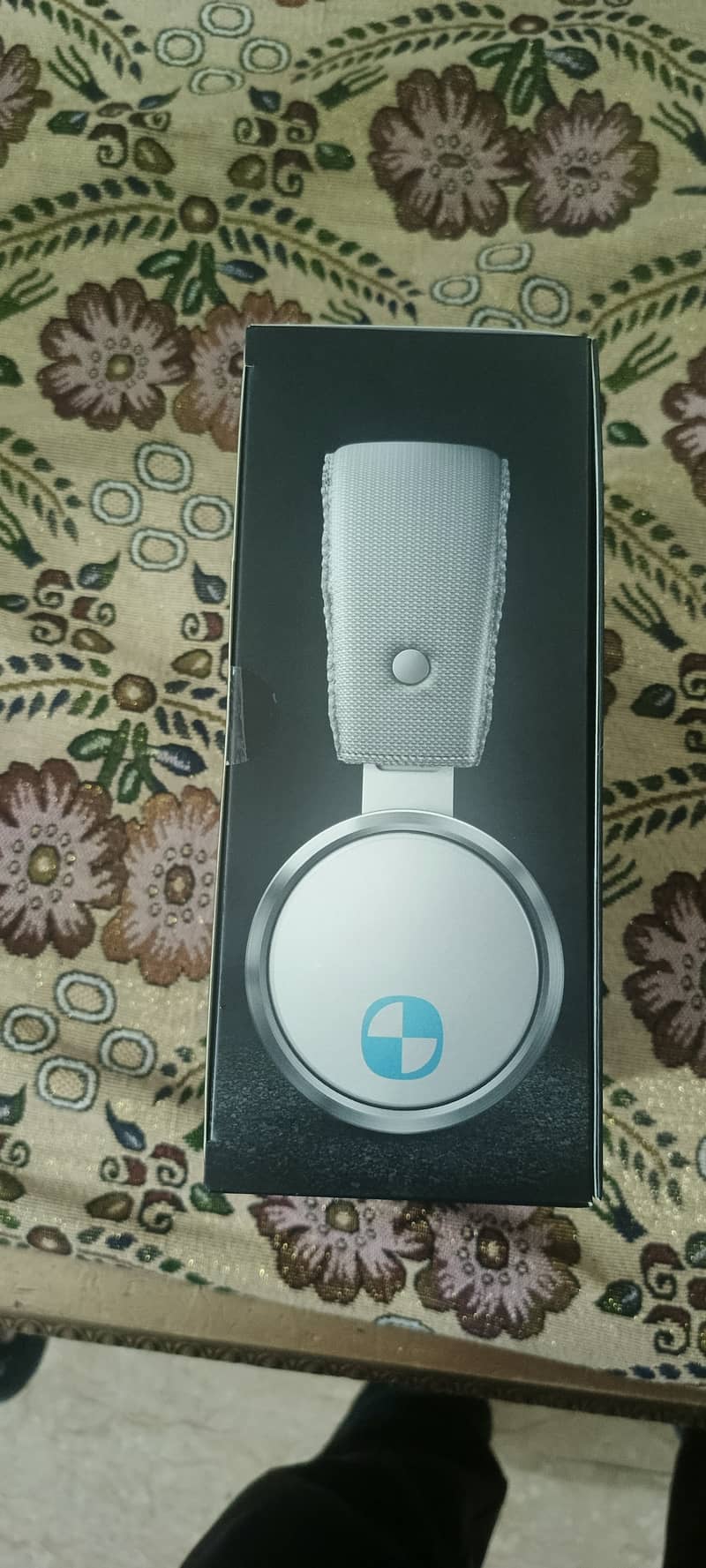 O, NEILL Philips headphones 6