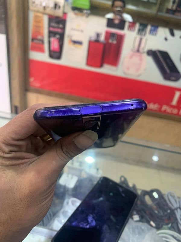 oppo f11 pro 6.128 all OK phone koi fault ni ha 10by8 condition ha 6