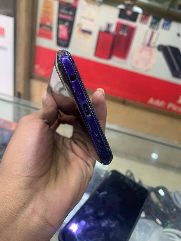 oppo f11 pro 6.128 all OK phone koi fault ni ha 10by8 condition ha 7