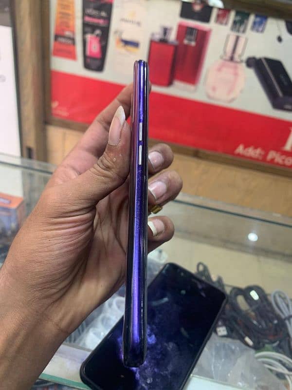 oppo f11 pro 6.128 all OK phone koi fault ni ha 10by8 condition ha 8