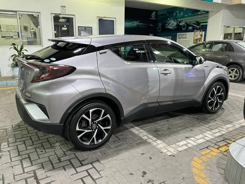 Toyota C-HR 2024 4