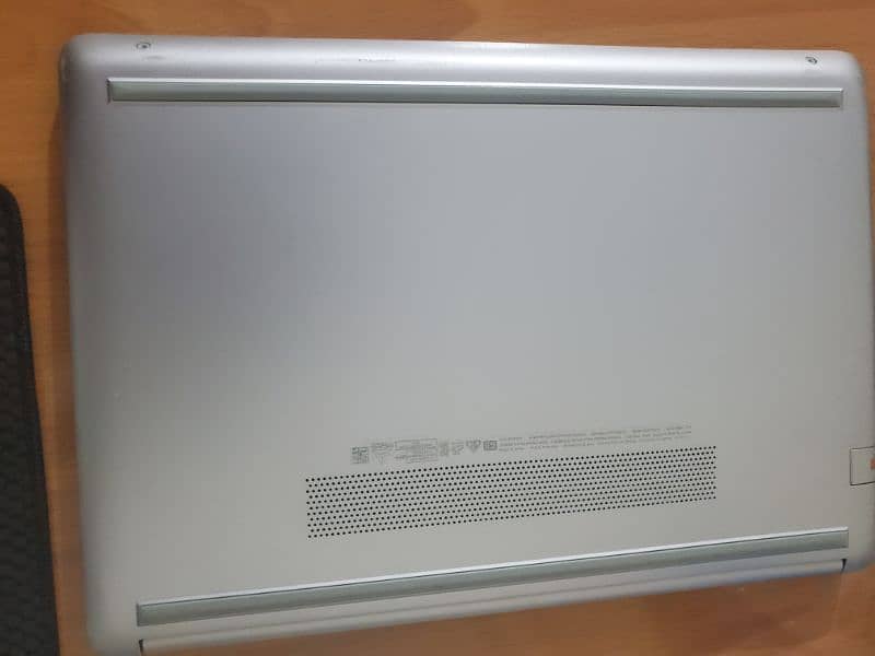 14-inch HP N4000 (Dual-Core) 1