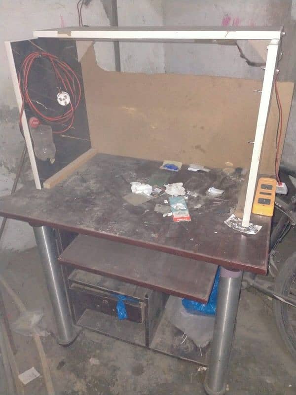 mobilr repairing lab table 3