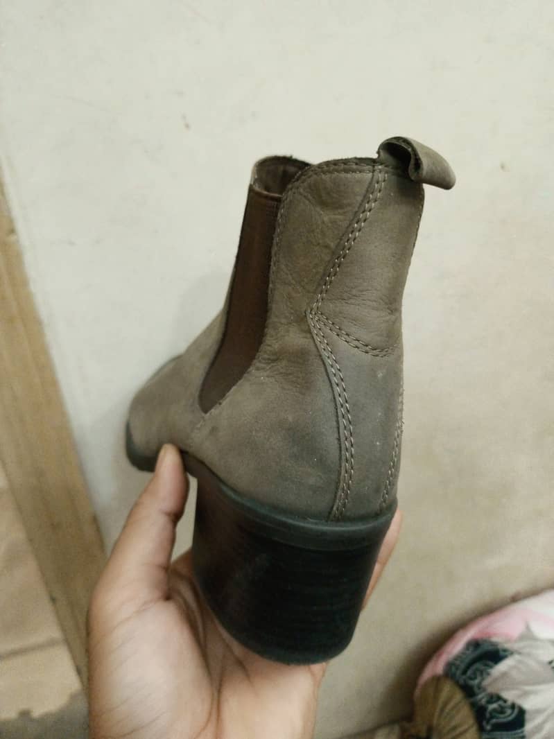 Imported ladies boot in leather 2