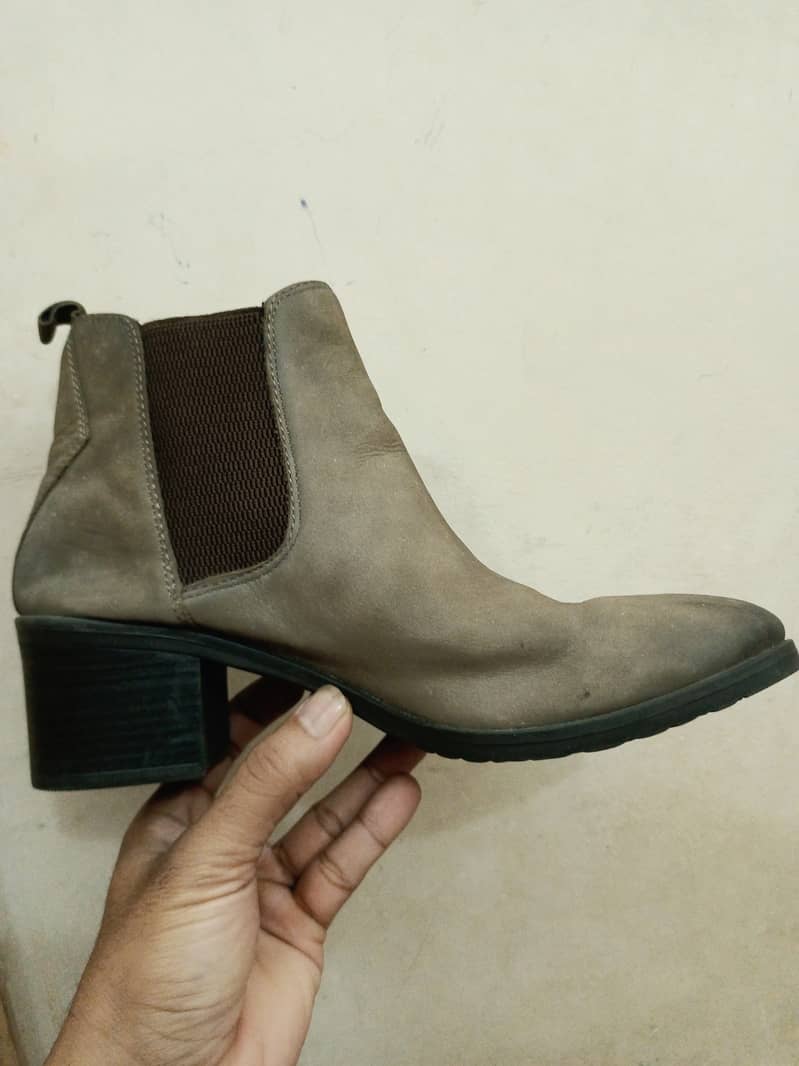 Imported ladies boot in leather 4