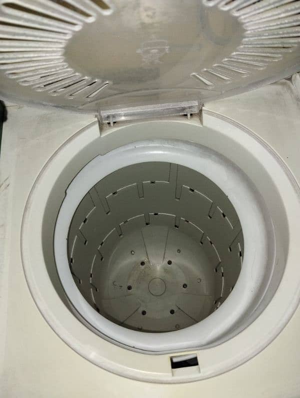 8KG Haier semi automatic washing machine + dryer 6