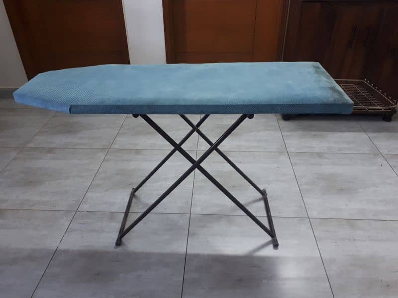 Foldable Iron Stand 0