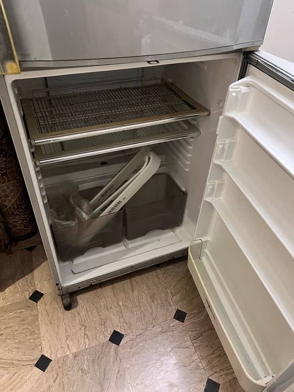 Dawlance Refrigerator / Fridge / Freezer 5