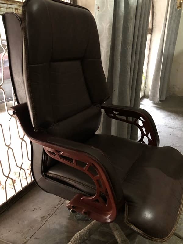 Executive office chair in perfect condition 0