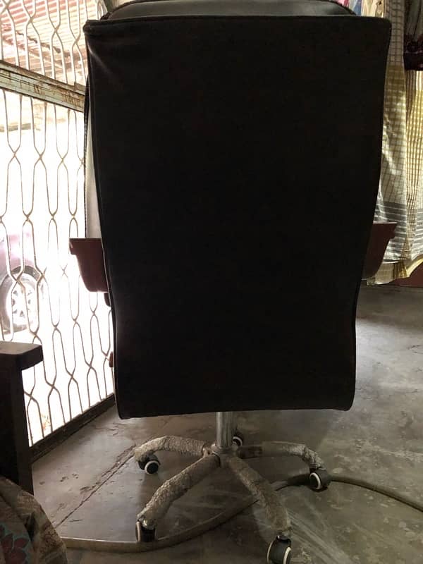 Executive office chair in perfect condition 3